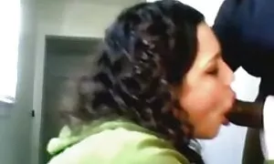 गोरी लड़की बेकार है  ...